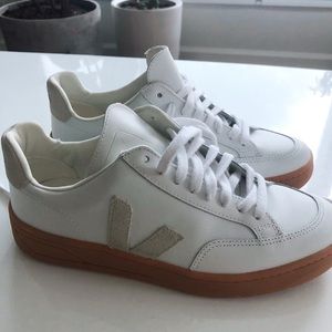 EUC Veja Women’s Sneakers sz 7